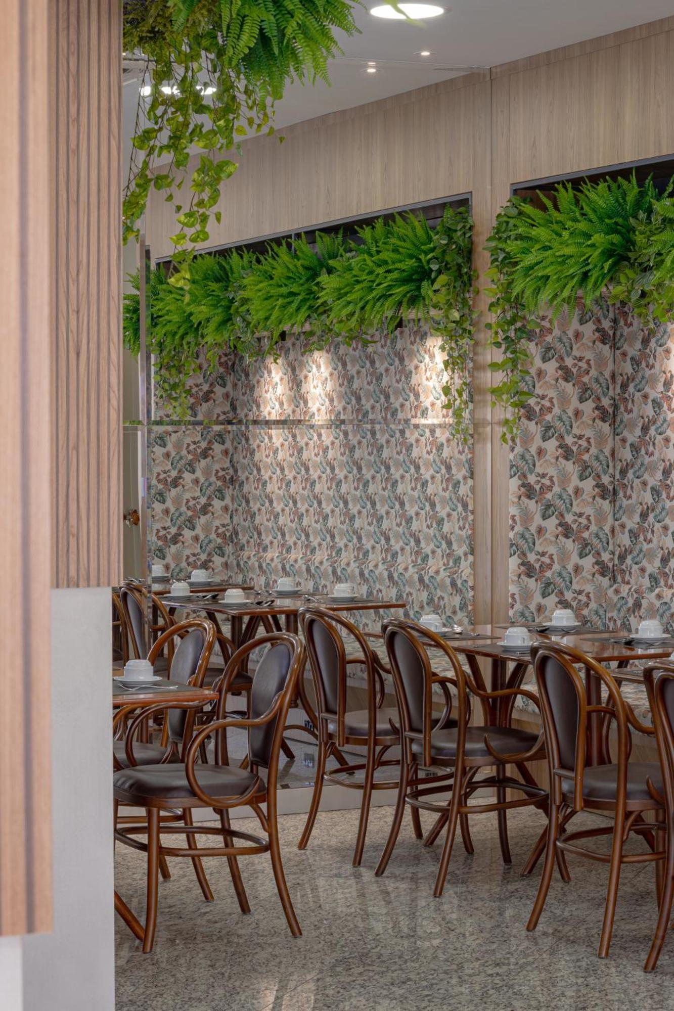 Mogano Premium Hotel - Eletroposto Chapeco Exterior photo
