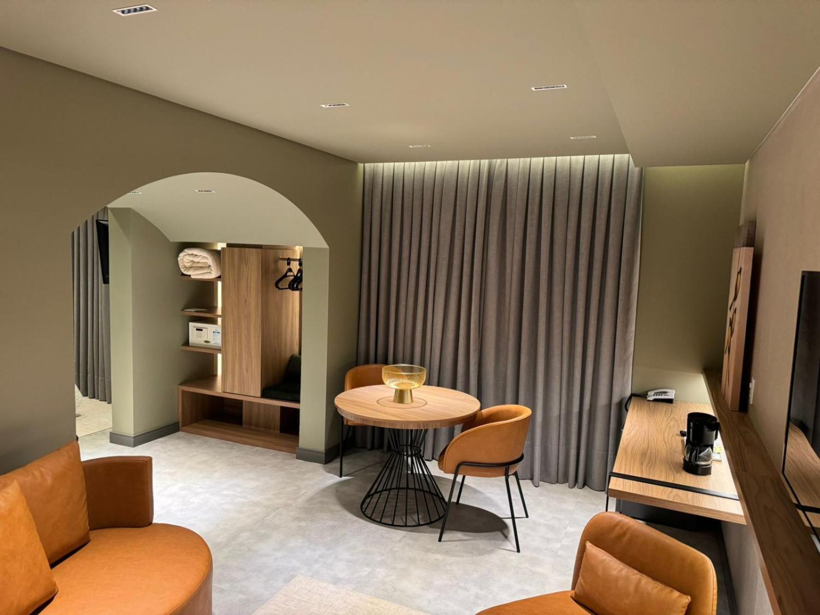 Mogano Premium Hotel - Eletroposto Chapeco Exterior photo